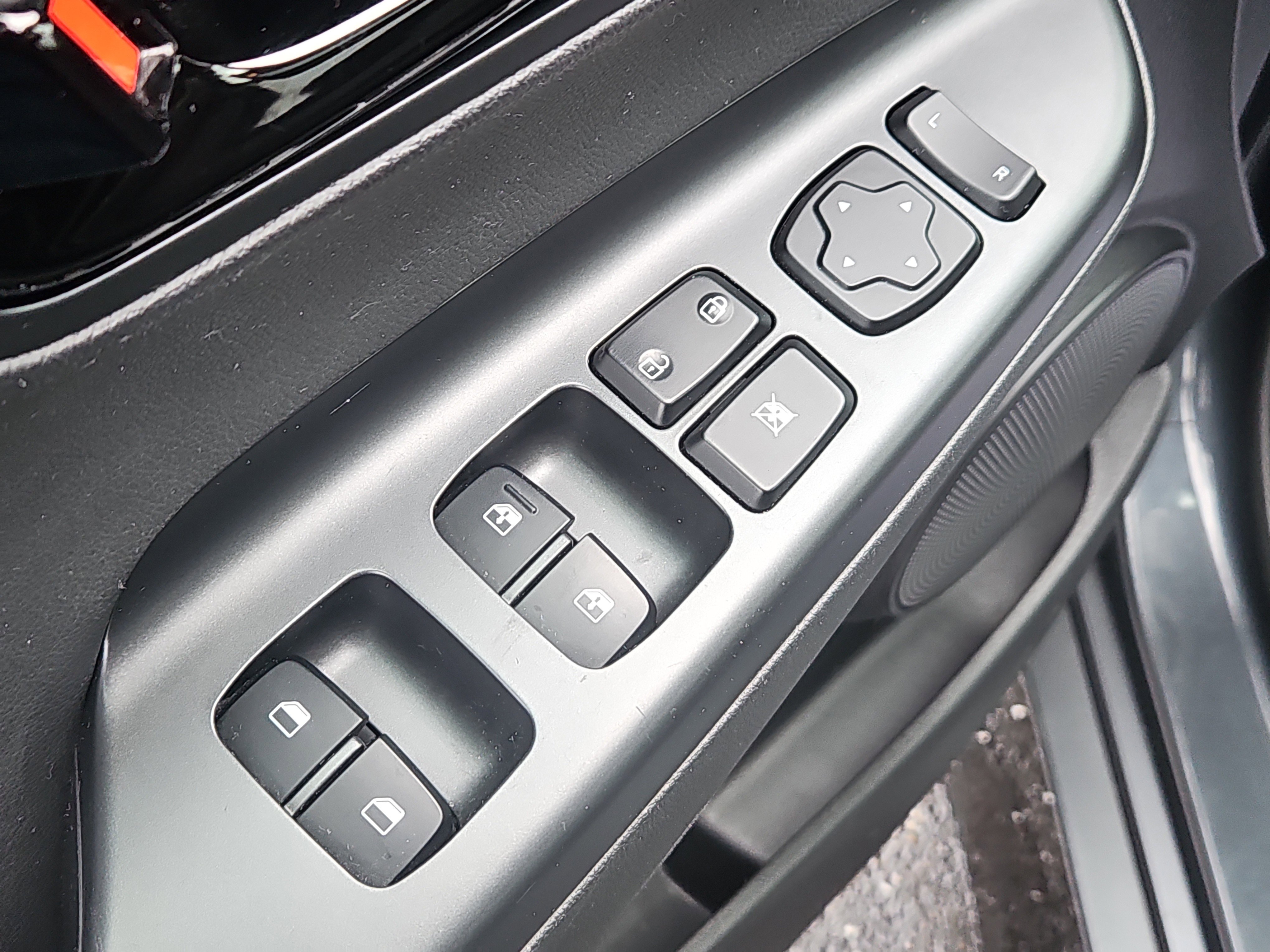 Used 2018 Hyundai Kona Limited image 17