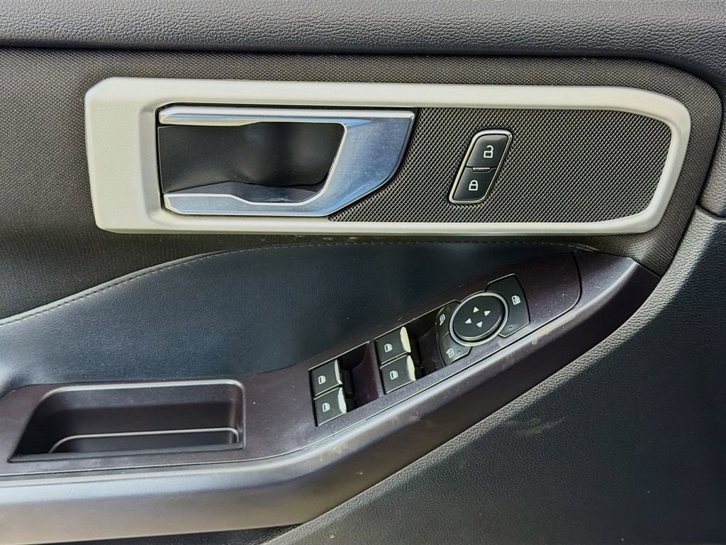 Used 2020 Ford Explorer XLT image 27