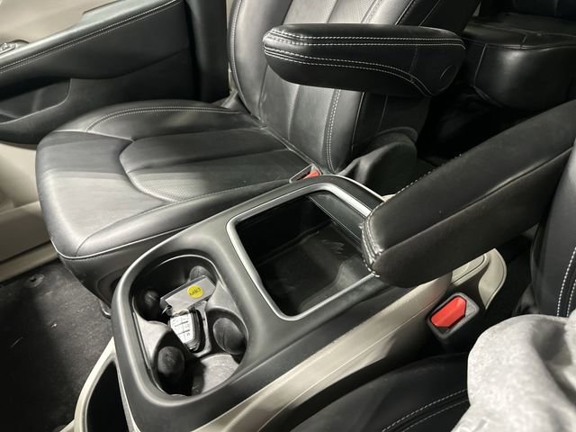 Used 2024 Chrysler Pacifica Touring-L image 25