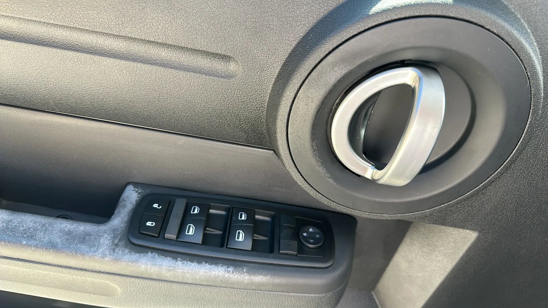 Used 2008 Dodge Nitro SXT image 37