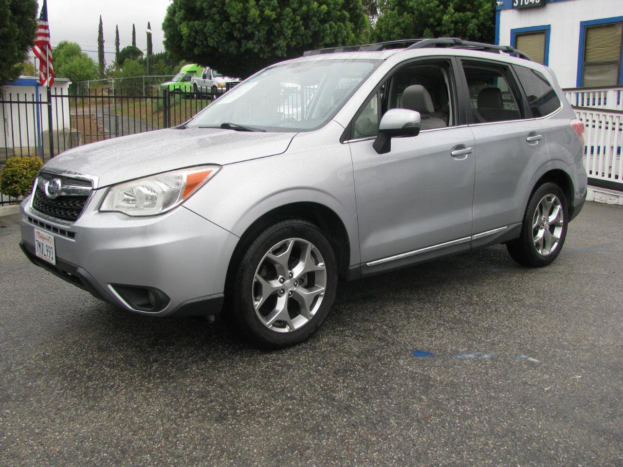 Used 2016 Subaru Forester 2.5i Touring w/ Eyesight & Navigation System AWD/4WD image 2
