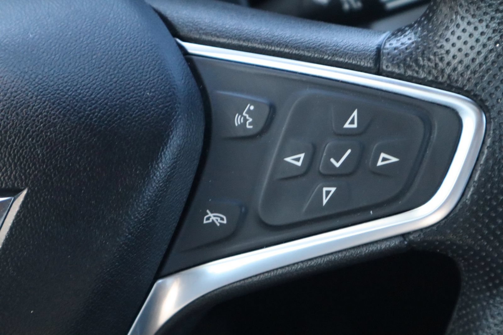 Used 2019 Chevrolet Equinox LS FWD image 25