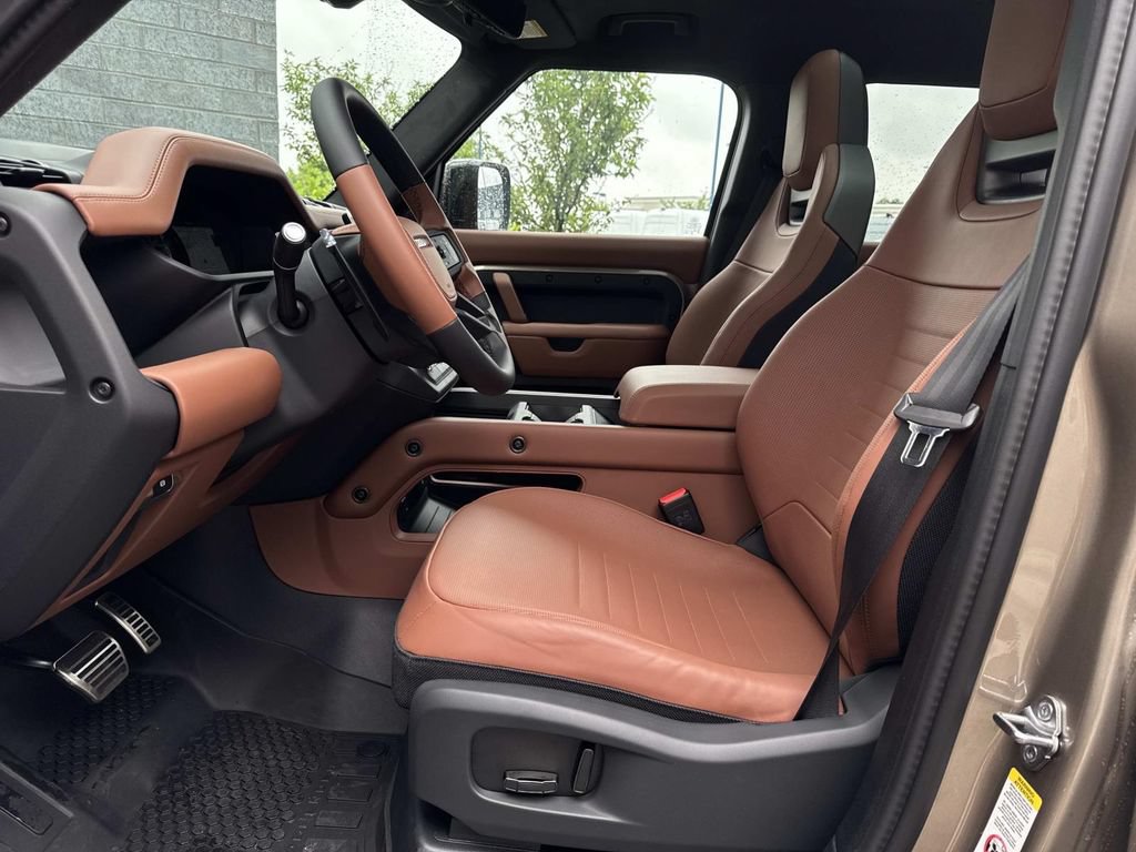 New 2026 Land Rover Defender 110 AWD/4WD image 18