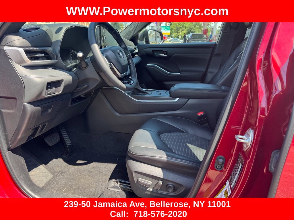 Used 2022 Toyota Highlander XSE FWD image 18