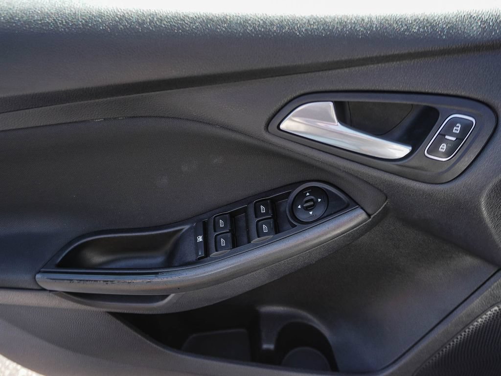 Used 2018 Ford Focus SEL FWD image 19