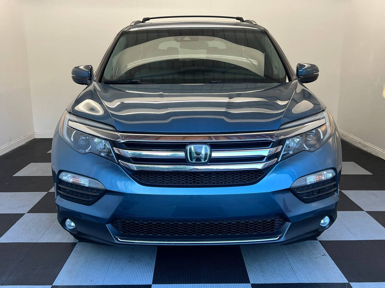 Used 2016 Honda Pilot Elite image 2