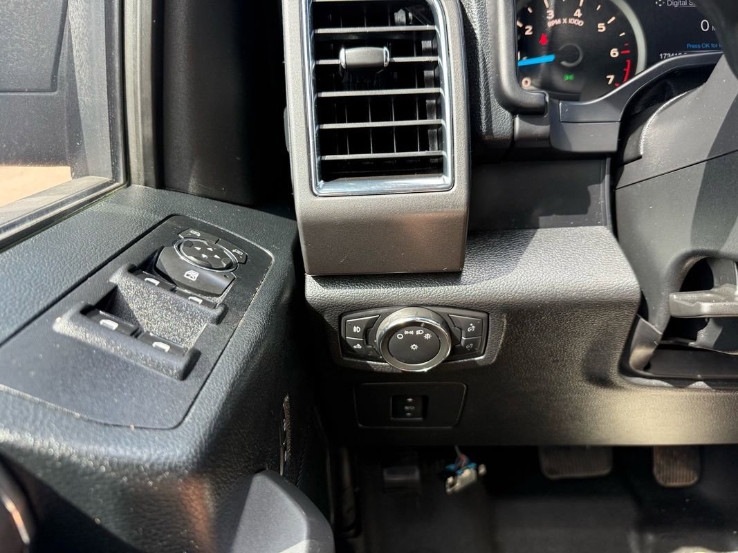 Used 2016 Ford F150 XLT w/ Equipment Group 302A Luxury image 33