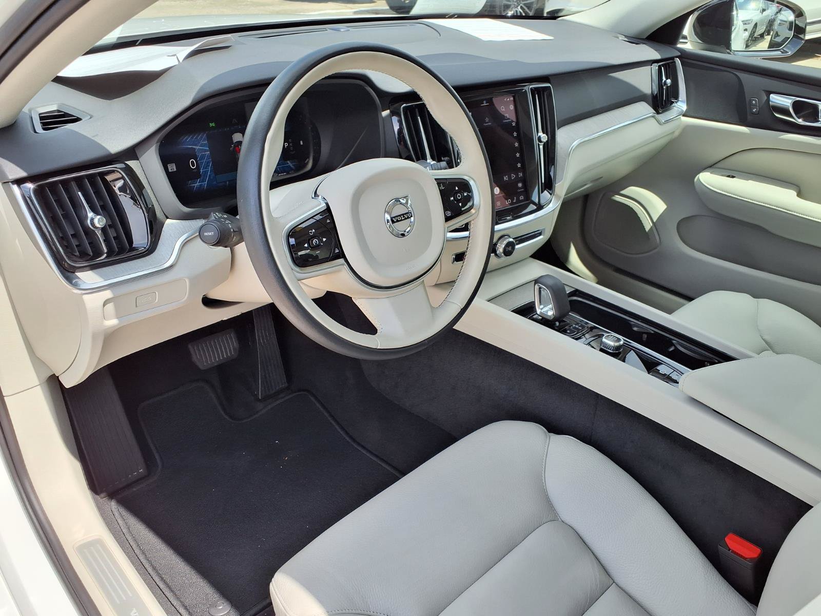 Certified 2025 Volvo S60 B5 Plus AWD/4WD image 21