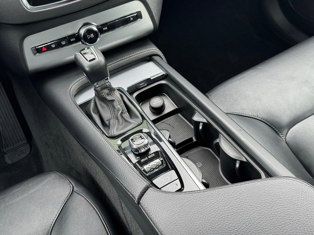 Used 2018 Volvo XC90 T5 Momentum w/ Convenience Package image 15