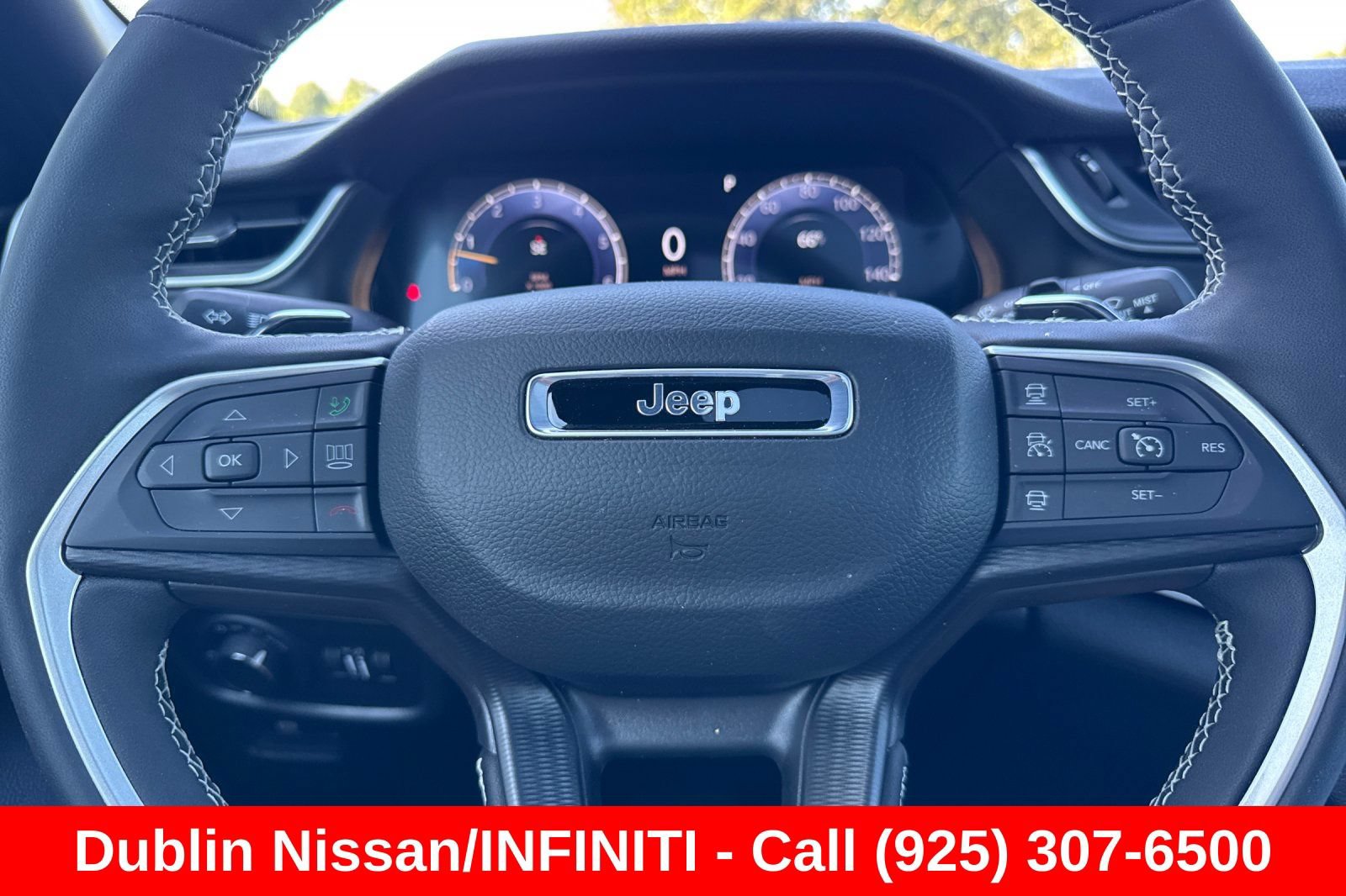 Used 2025 Jeep Grand Cherokee Laredo X w/ Luxury Tech Group I RWD image 36