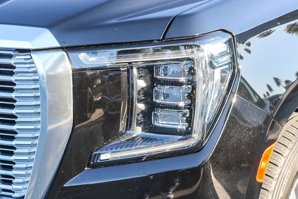 Used 2024 GMC Yukon XL Denali AWD/4WD image 5