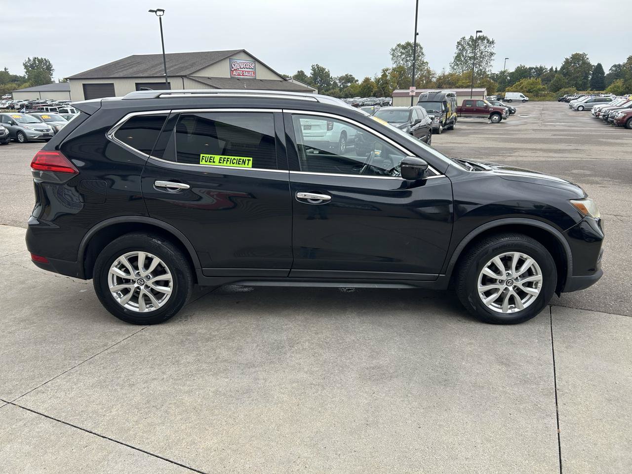 Used 2017 Nissan Rogue SV AWD/4WD image 4