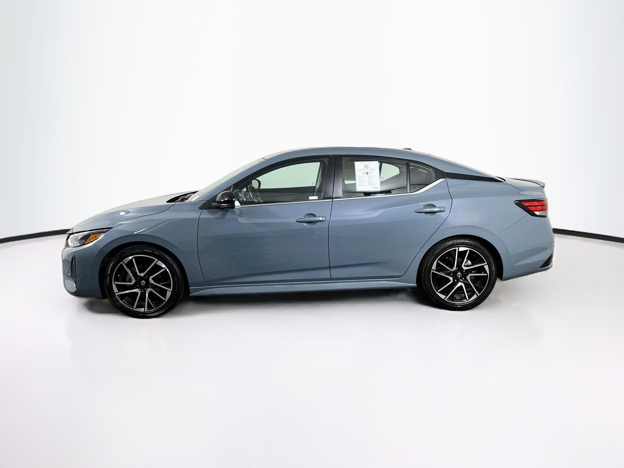 Used 2025 Nissan Sentra SR FWD image 4