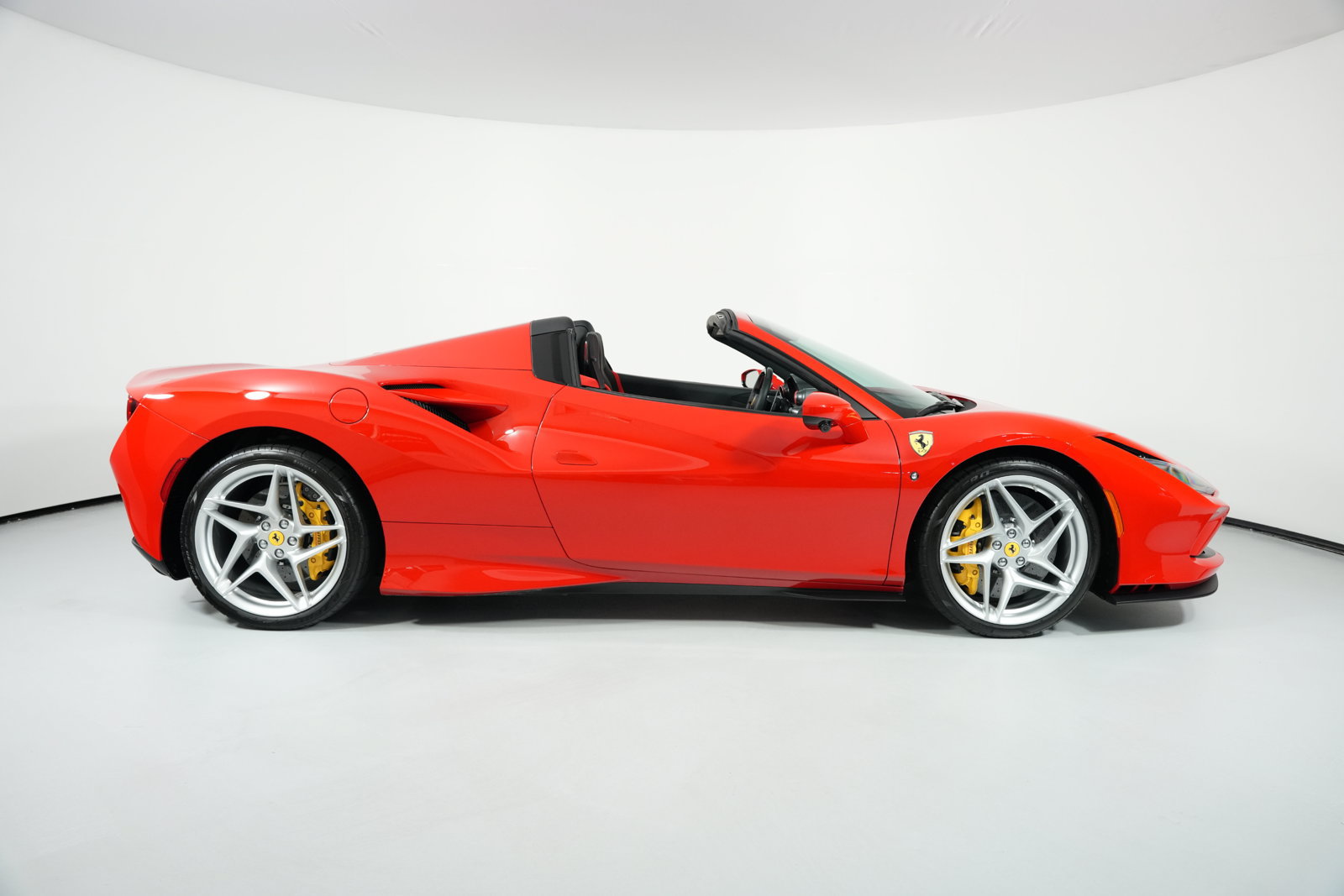 Used 2022 Ferrari F8 Spider RWD image 26