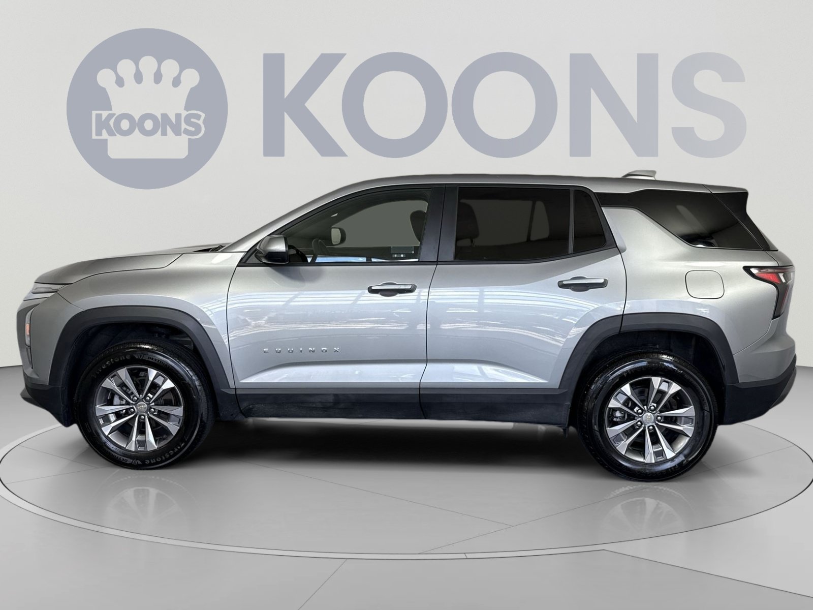Used 2025 Chevrolet Equinox LT FWD image 2