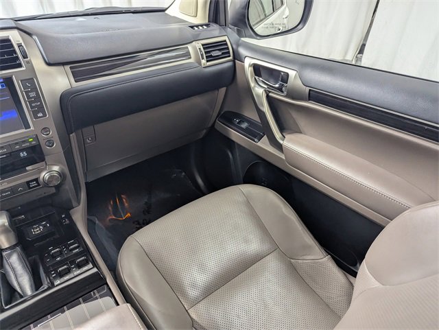 Used 2020 Lexus GX 460 Luxury w/ Accessory Package image 8