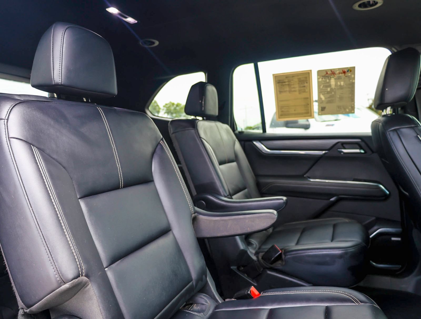 Used 2024 GMC Acadia Elevation w/ Luxury Package FWD image 11