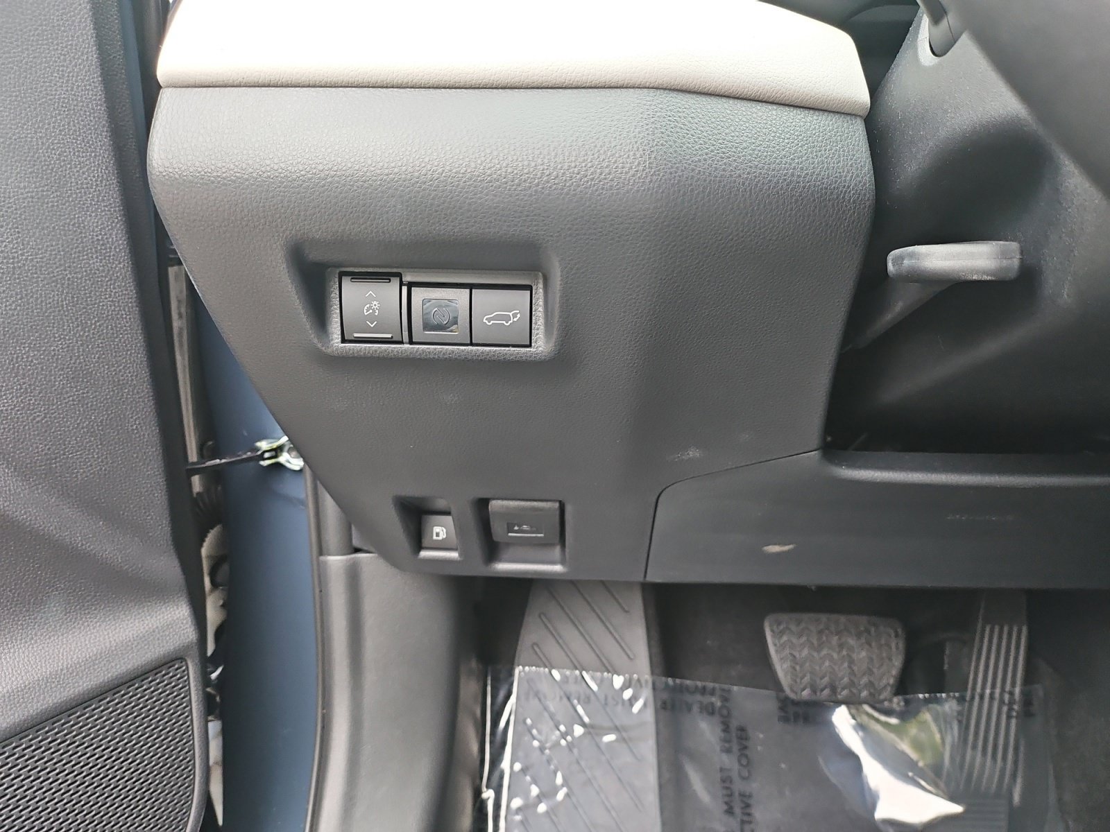 Used 2026 Toyota RAV4 XLE Premium FWD image 25