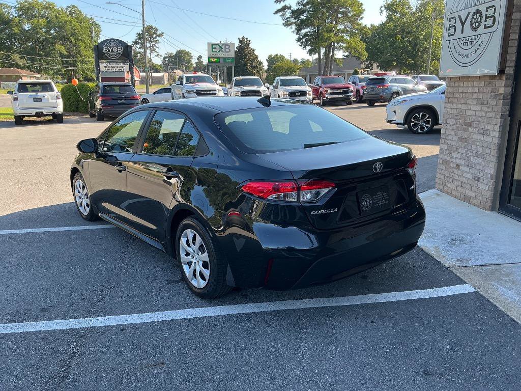 Used 2022 Toyota Corolla LE FWD image 3