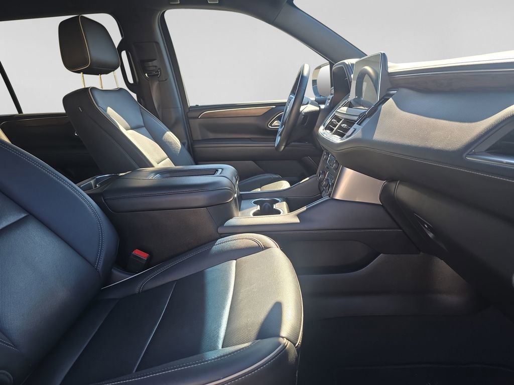 Used 2024 Chevrolet Suburban Premier image 17