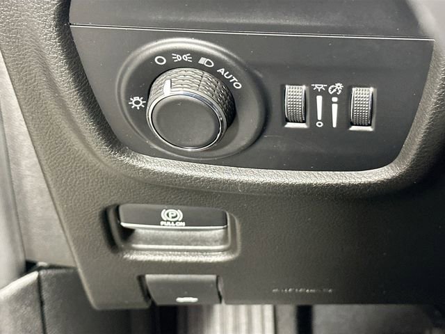 Used 2023 Jeep Grand Cherokee L Laredo image 24