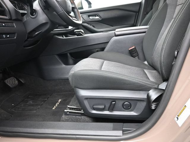 Used 2025 Nissan Rogue SV AWD/4WD image 21