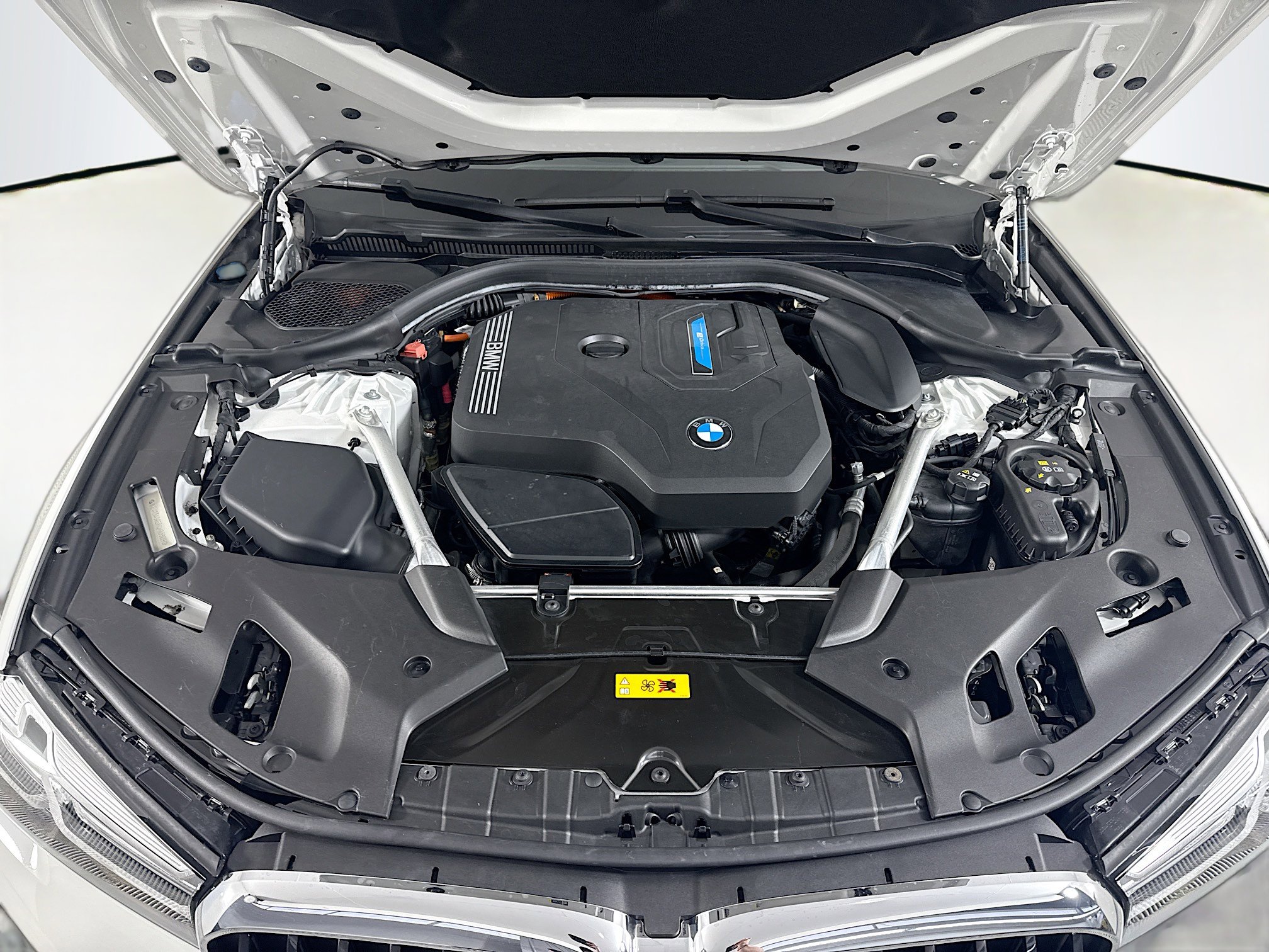 Used 2023 BMW 530e w/ Premium Package image 39