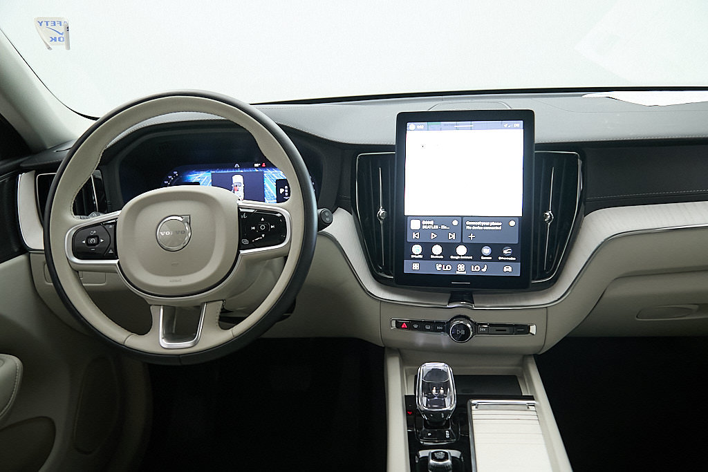Certified 2026 Volvo XC60 B5 Ultra AWD/4WD image 27