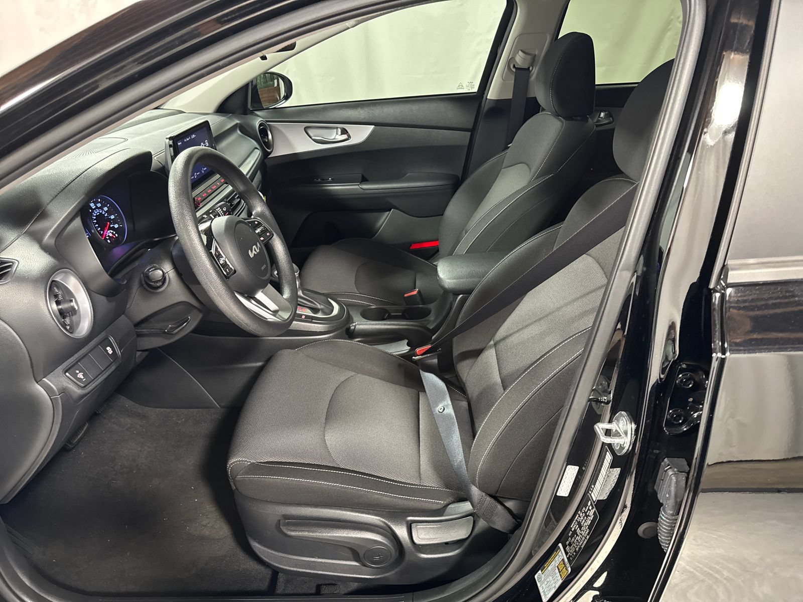 Used 2024 Kia Forte LXS FWD image 3