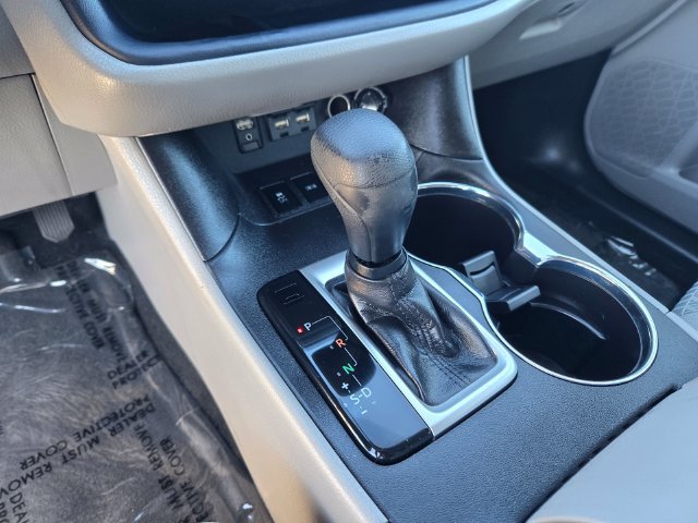 Used 2019 Toyota Highlander LE AWD/4WD image 13