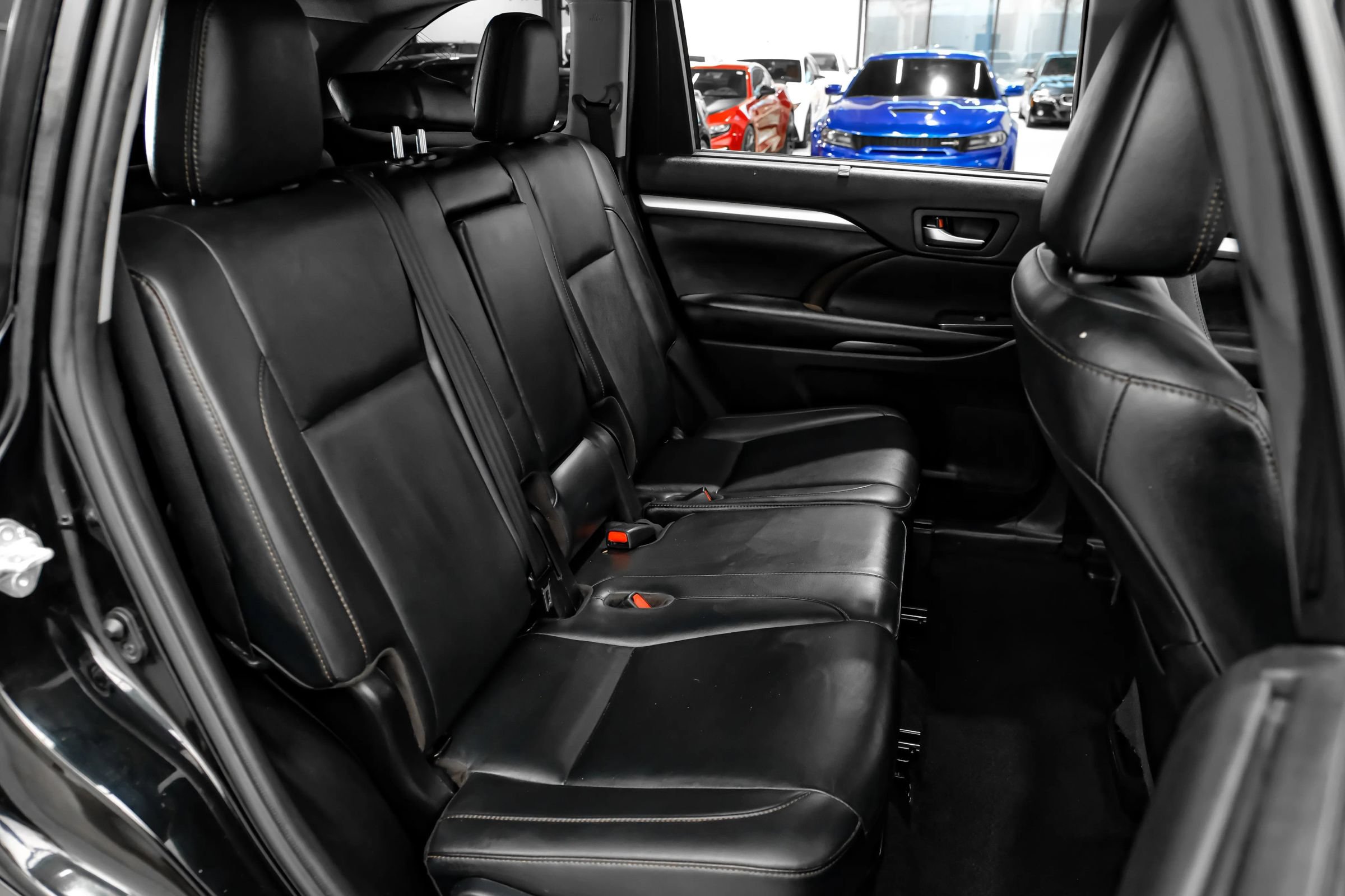 Used 2019 Toyota Highlander XLE FWD image 34