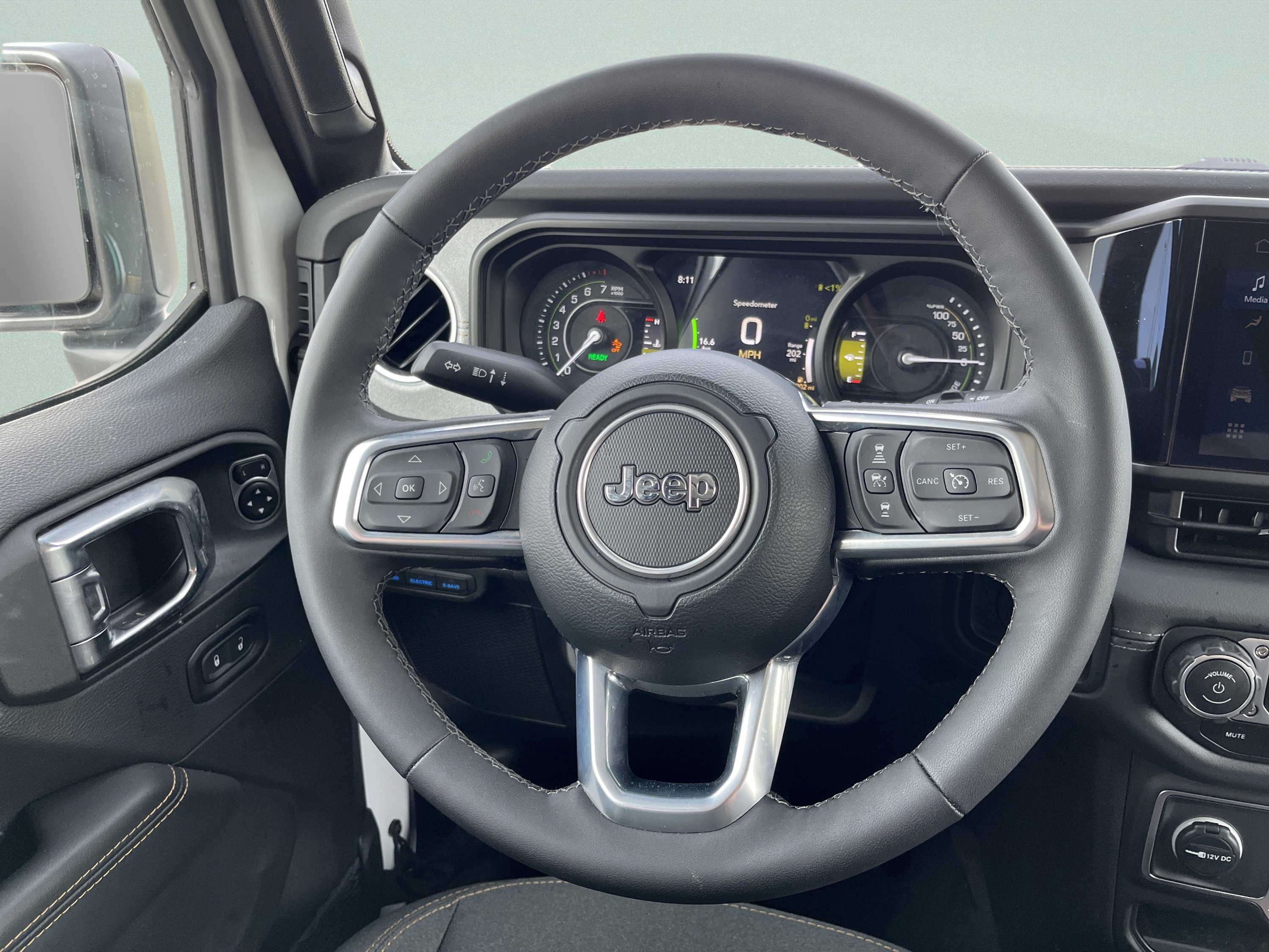 Used 2025 Jeep Wrangler Unlimited Sahara AWD/4WD image 28