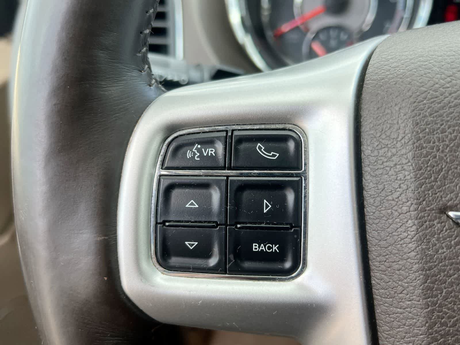 Used 2015 Chrysler Town & Country Touring-L w/ Driver Convenience Group FWD image 23