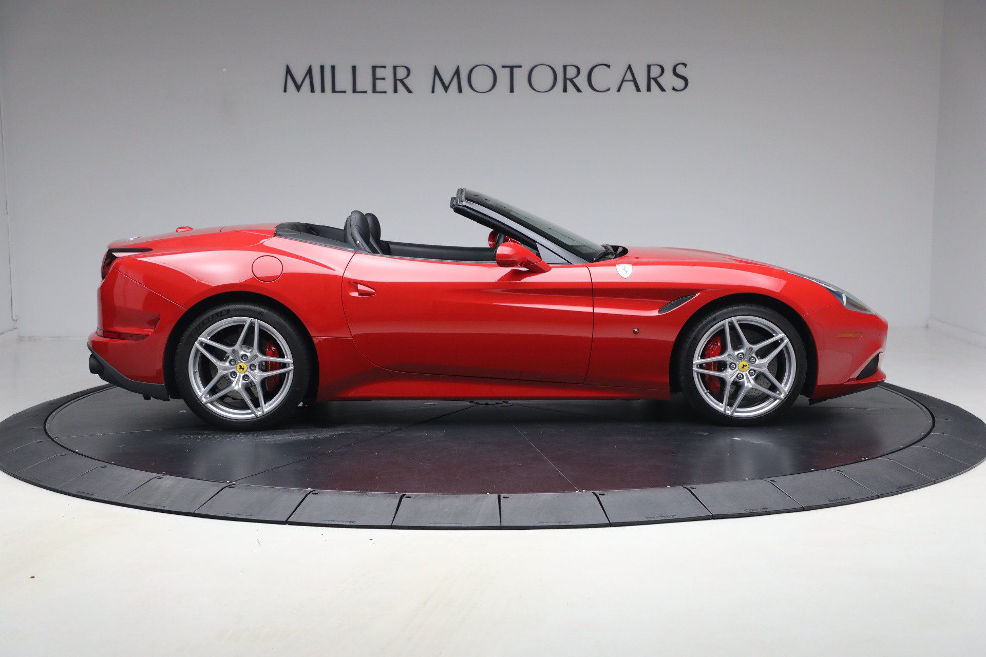 Certified 2017 Ferrari California T RWD image 9