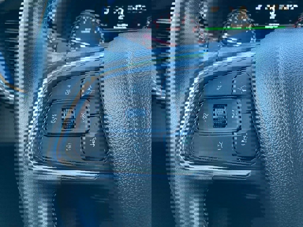 Used 2023 Buick Envision Essence image 12