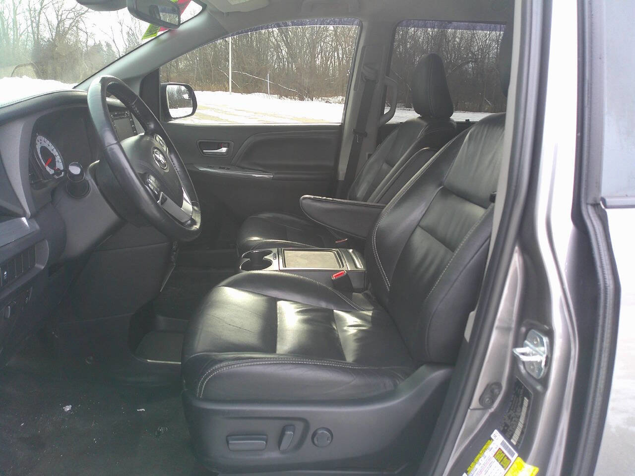 Used 2018 Toyota Sienna SE FWD image 10