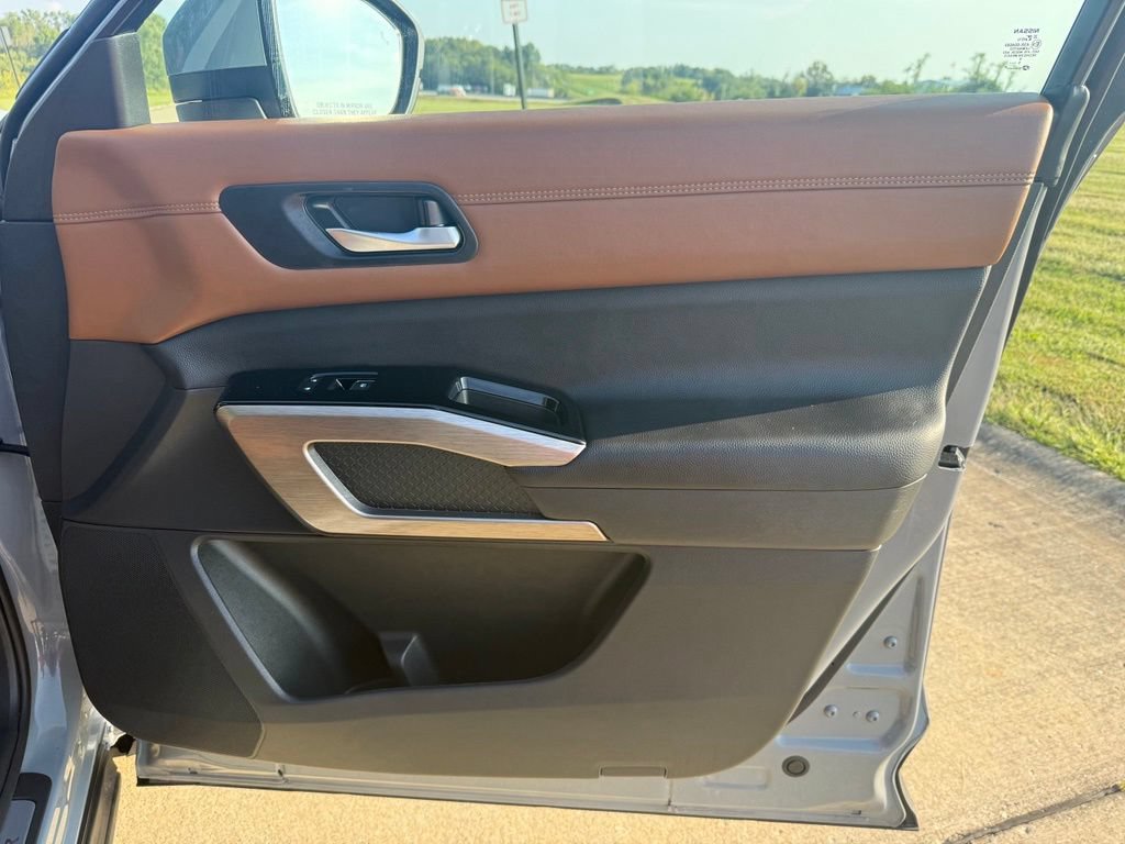 Used 2025 Nissan Pathfinder Platinum w/ Cargo Package AWD/4WD image 22