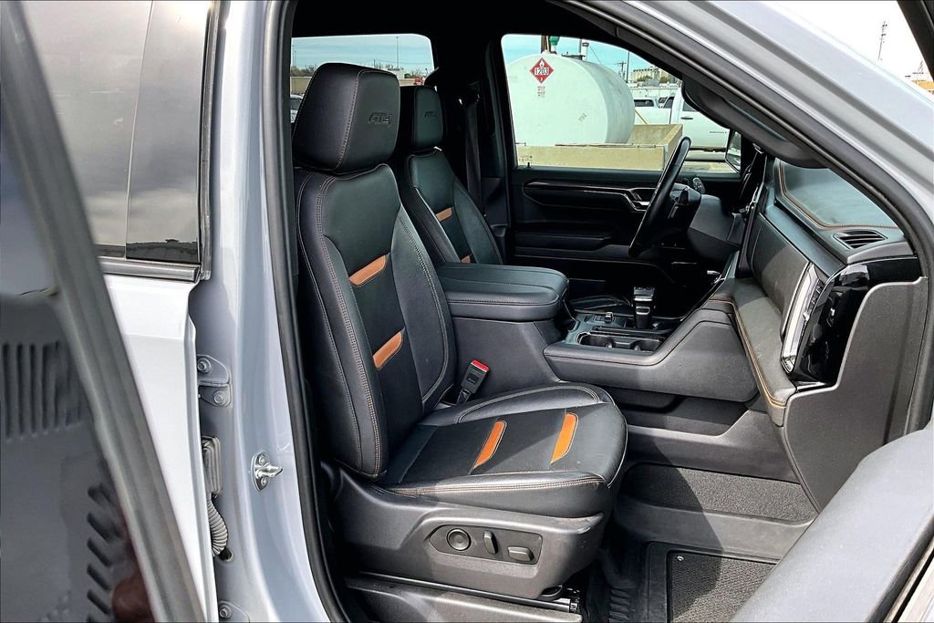 Used 2024 GMC Sierra 1500 AT4 w/ Technology Package AWD/4WD image 9