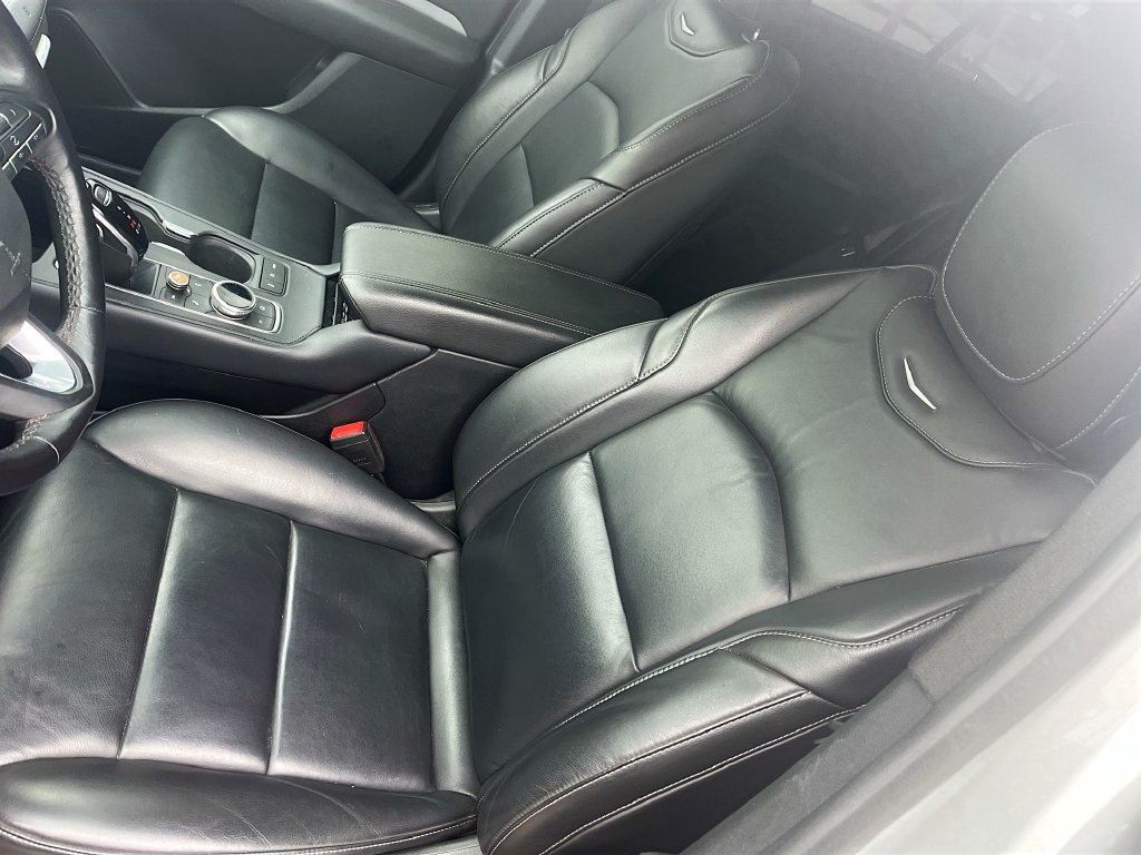 Used 2021 Cadillac XT4 Premium Luxury w/ Technology Package FWD image 18