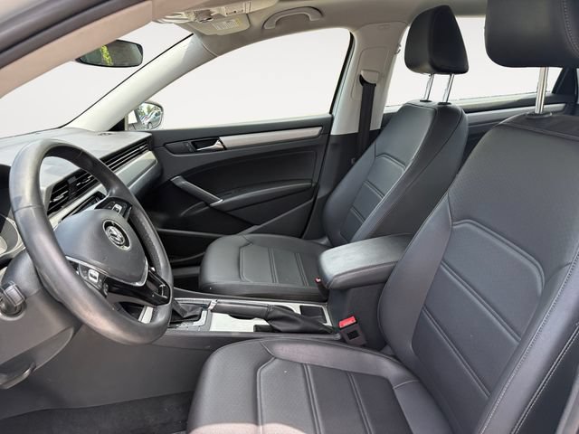 Used 2021 Volkswagen Passat 2.0T SE FWD image 9