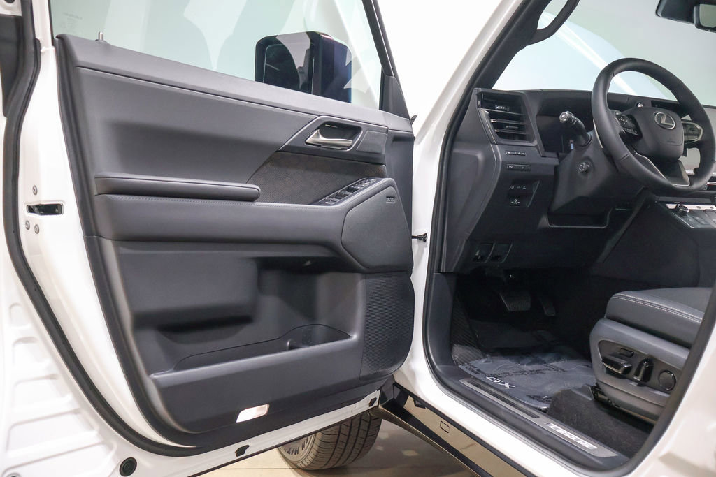 Used 2026 Lexus GX 550 w/ Accessory Package (2T) AWD/4WD image 18