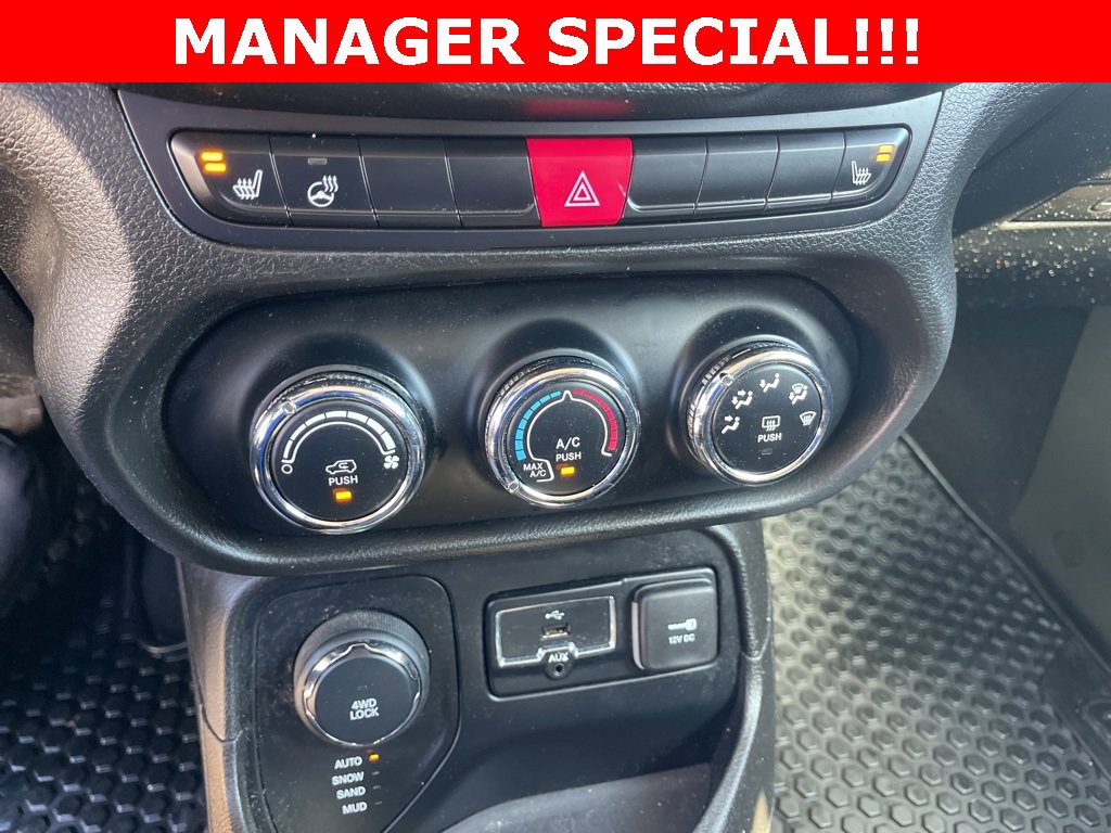 Used 2016 Jeep Renegade Latitude w/ Cold Weather Group image 25