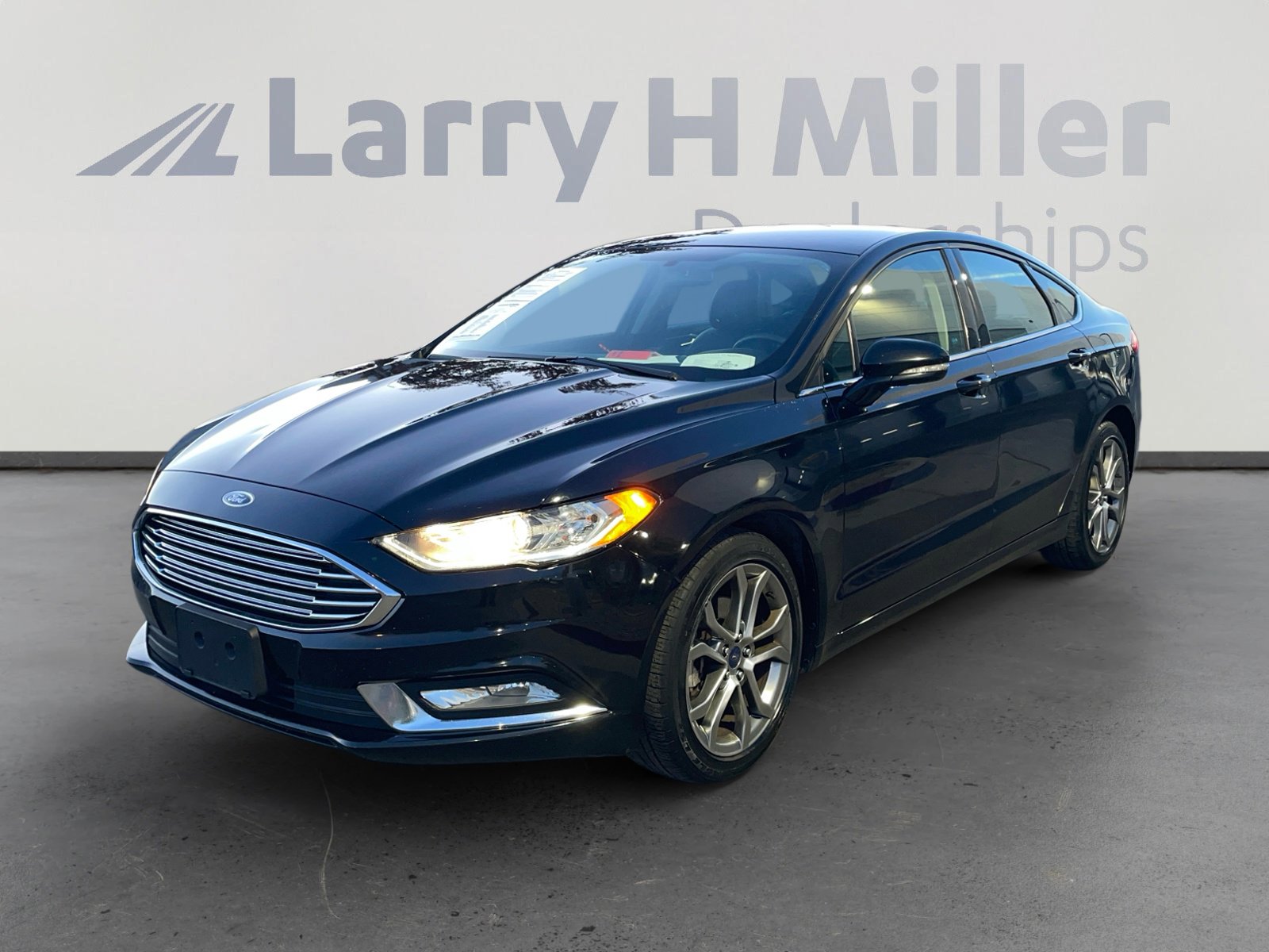 Used 2017 Ford Fusion SE w/ Equipment Group 201A AWD/4WD image 1