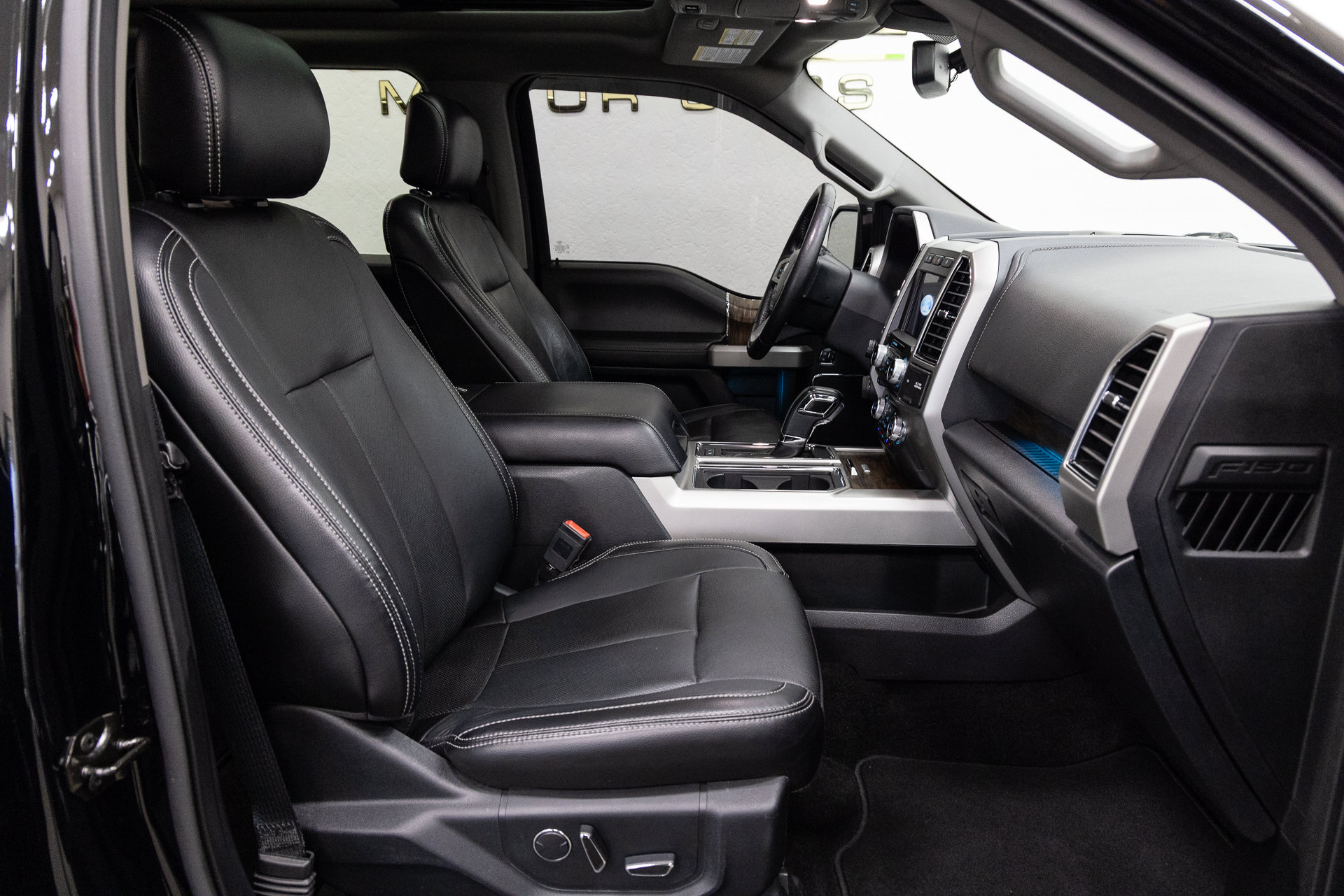 Used 2018 Ford F150 Lariat w/ Equipment Group 502A Luxury AWD/4WD image 14