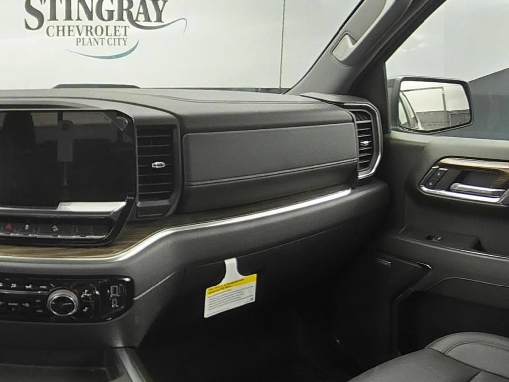 Used 2024 Chevrolet Silverado 1500 LT Trail Boss w/ Convenience Package II AWD/4WD image 15