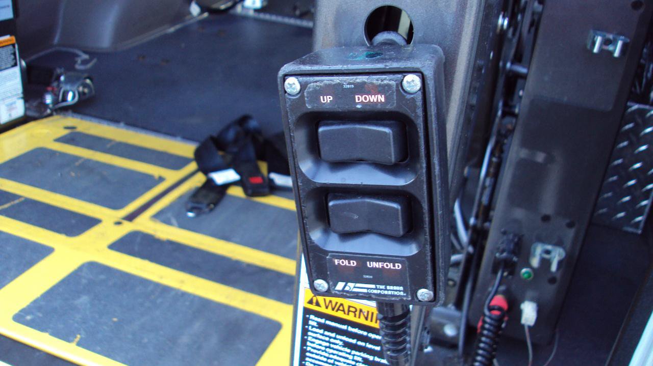 Used 2014 Ford E-250 and Econoline 250 Extended w/ Power Group RWD image 9