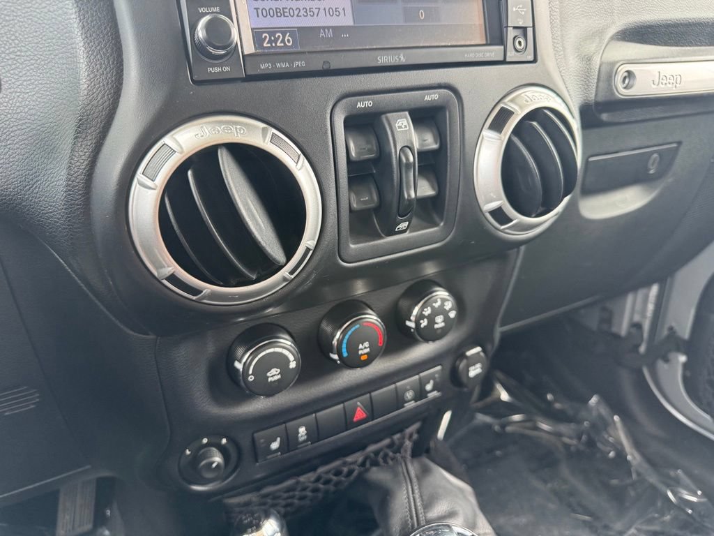 Used 2015 Jeep Wrangler Unlimited Rubicon AWD/4WD image 8