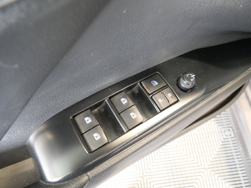 Used 2020 Toyota Camry SE FWD image 16