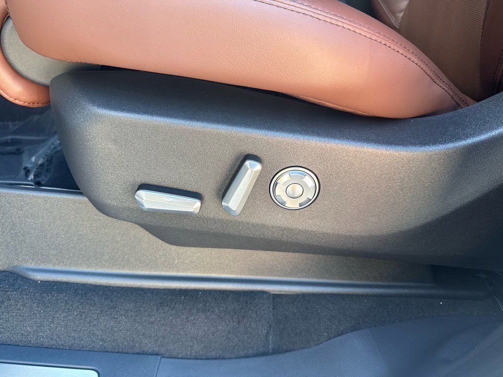 New 2025 Lincoln Navigator Reserve image 23