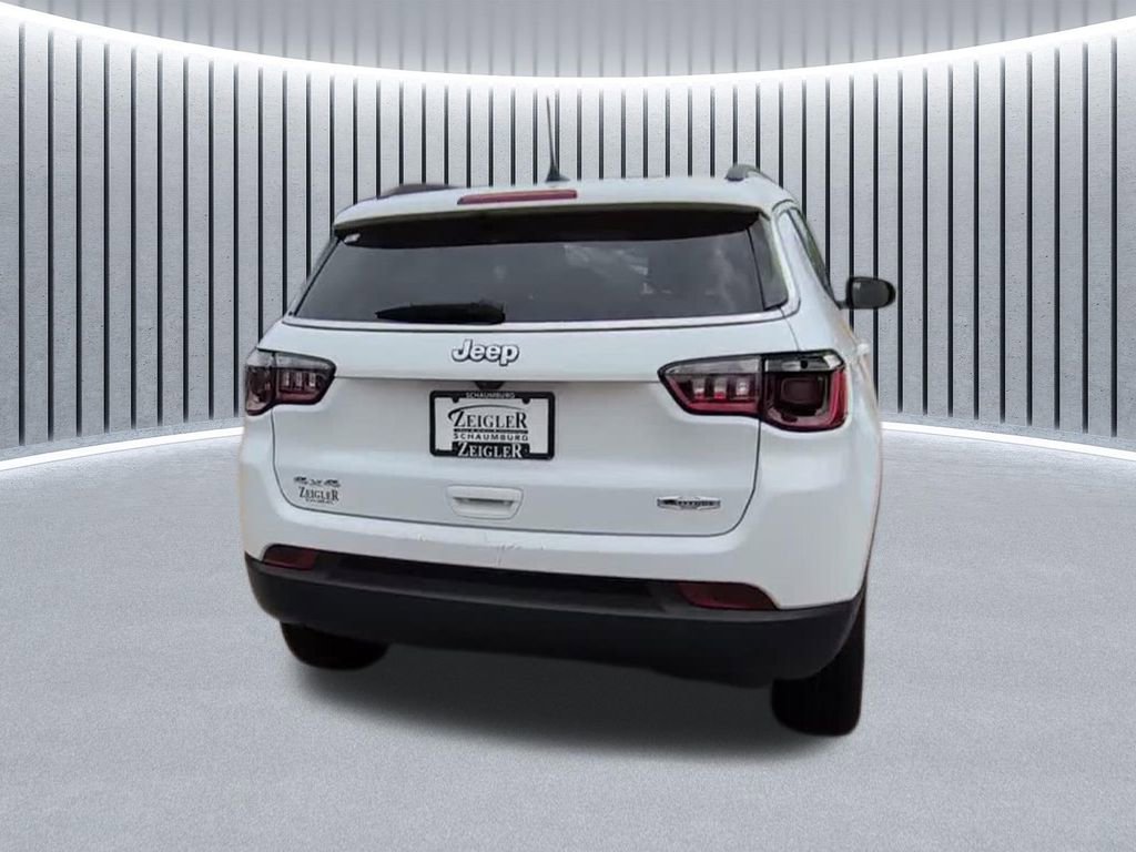 Used 2022 Jeep Compass Latitude w/ Sun and Sound Group AWD/4WD image 8